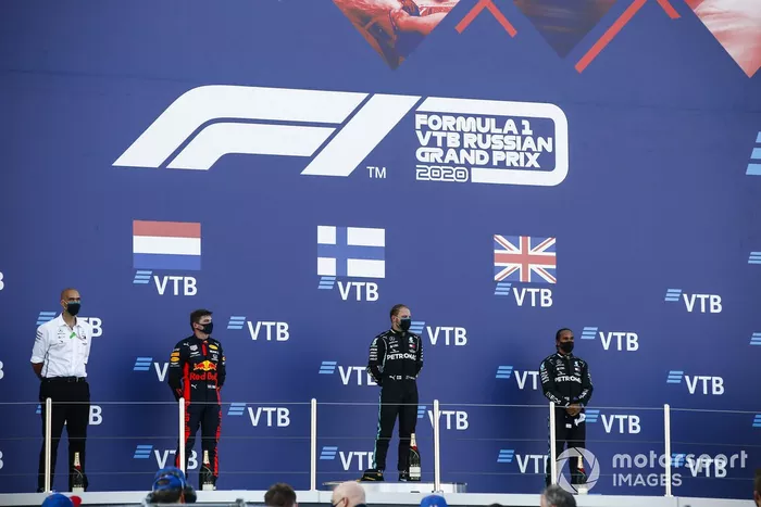 Podio: ganador de la carrera Valtteri Bottas, Mercedes-AMG F1, segundo lugar Max Verstappen, Red Bull Racing, tercer lugar Lewis Hamilton, Mercedes-AMG F1