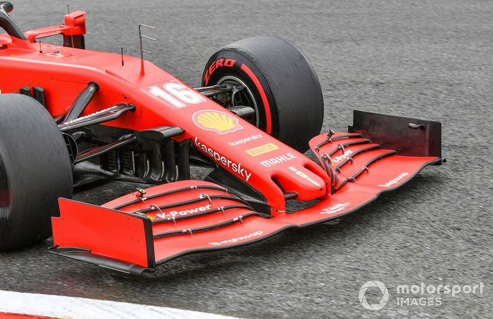 El alerón delantero del monoplaza de Charles Leclerc, Ferrari SF1000