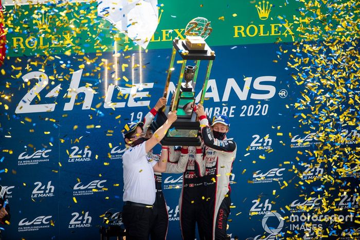 Podio: ganador #8 Toyota Gazoo Racing Toyota TS050: Sebastien Buemi, Kazuki Nakajima, Brendon Hartley