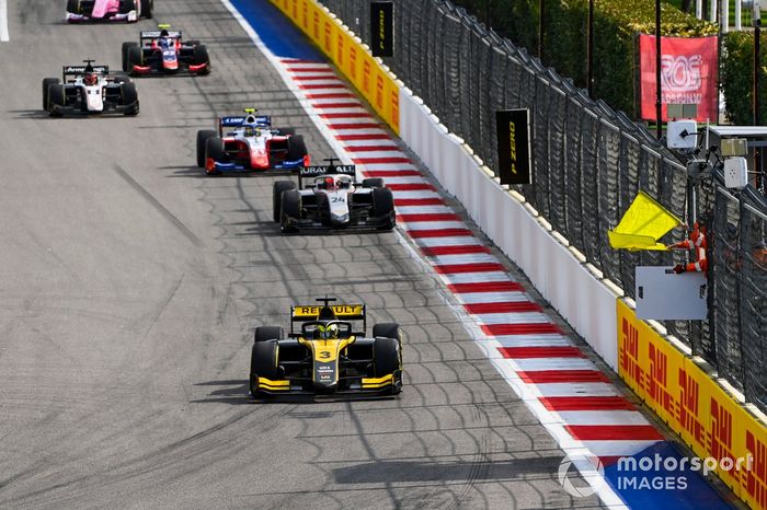 Guanyu Zhou, UNI-Virtuosi y Nikita Mazepin, Hitech Grand Prix 