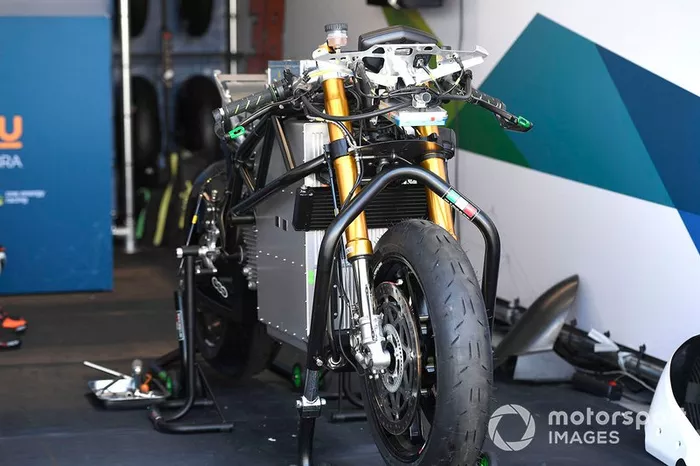 Detalle de la moto de Bradley Smith, SIC Racing Team