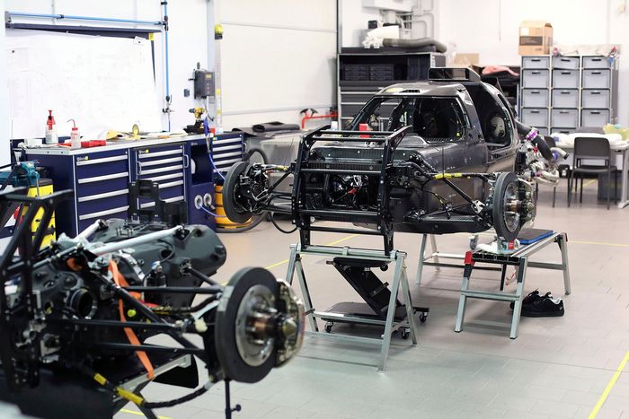 BMW M Hybrid V8, Dallara workshop