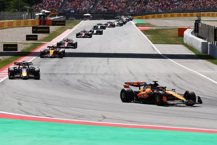 Oscar Piastri, McLaren, Max Verstappen, Red Bull Racing