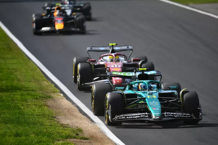 Lewis Hamilton, Ferrari, Fernando Alonso, Aston Martin Racing, Yuki Tsunoda, Red Bull Racing Team
