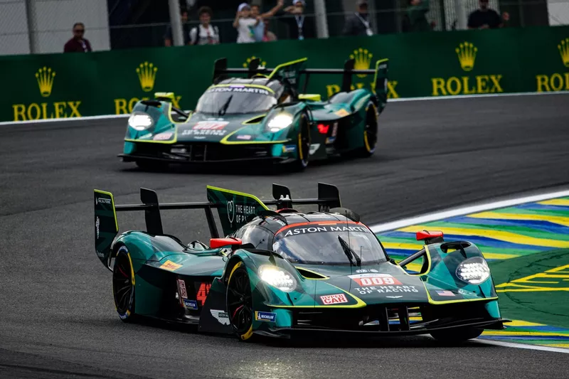 #009 Aston Martin Thor Team Aston Martin Valkyrie : Alex Riberas, Marco Sorensen