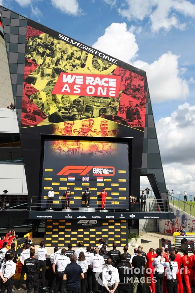 Podio: ganador de la carrera Lewis Hamilton, Mercedes-AMG F1, segundo lugar Max Verstappen, Red Bull Racing, tercer lugar Charles Leclerc, Ferrari