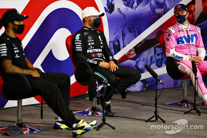 Ganador de la pole Valtteri Bottas, Mercedes AMG F1, Nico Hulkenberg, Racing Point, Lewis Hamilton, Mercedes AMG F1