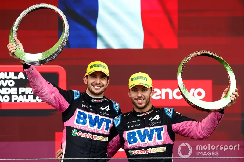 Esteban Ocon, Alpine F1 Team, 2ème position, Pierre Gasly, Alpine F1 Team, 3ème position, sur le podium