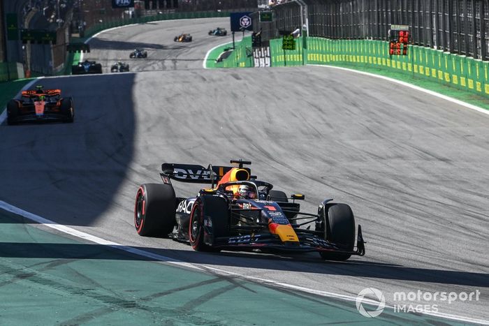 Max Verstappen, Red Bull Racing RB19, Lando Norris, McLaren MCL60
