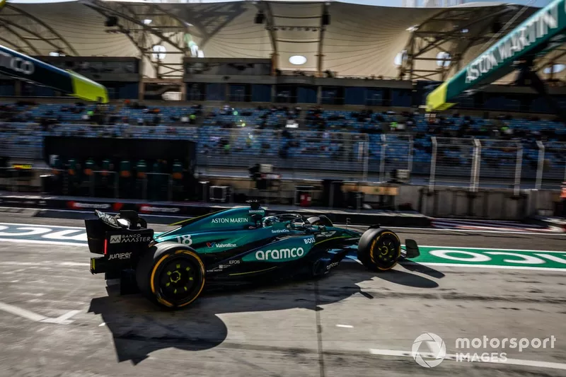 Lance Stroll, Aston Martin AMR24, dans la voie des stands 