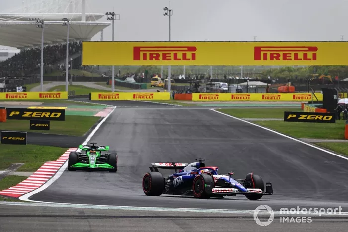 Daniel Ricciardo, RB F1 Team VCARB 01, Valtteri Bottas, Kick Sauber C44