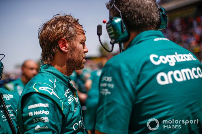 Sebastian Vettel, Aston Martin, en la parrilla
