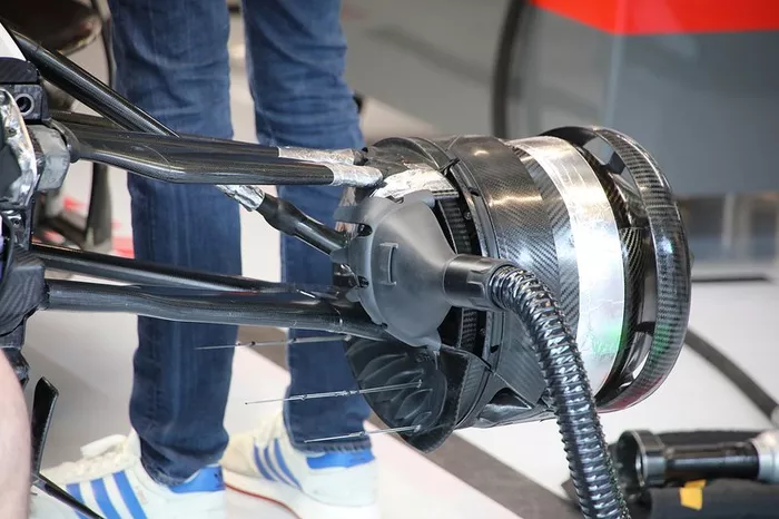 Freno delantero del Haas F1 Team VF-20
