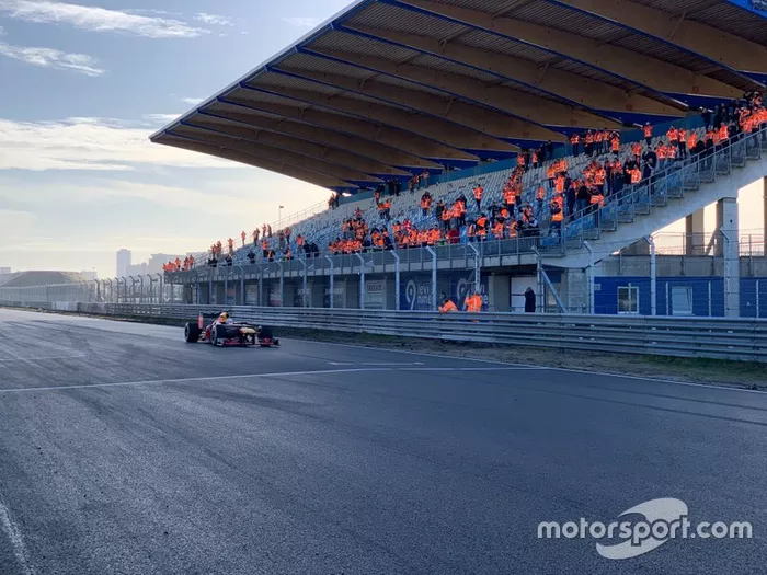 A previsão é de que o campeonato comece com o GP do Azerbaijão, no dia 7 de junho. Os GPs da Holanda e Espanha também foram postergados.