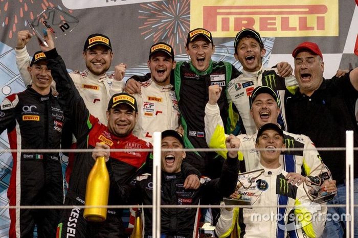 Podio: #46 Monster VR46 Kessel Ferrari 488 GT3: Valentino Rossi, Luca Marini, Alessio Salucci