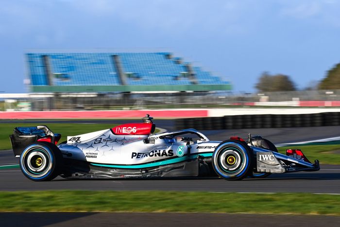 Lewis Hamilton, Mercedes W13
