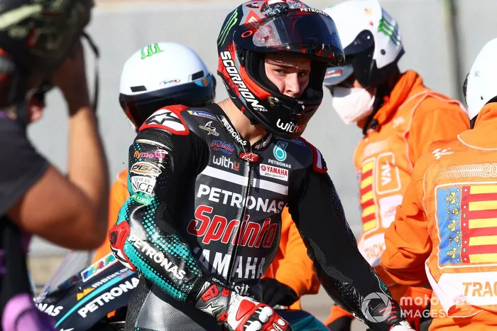 Fabio Quartararo, Petronas Yamaha SRT después de la caída