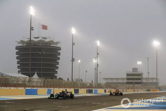 Lewis Hamilton, Mercedes W12, Max Verstappen, Red Bull Racing RB16B 
