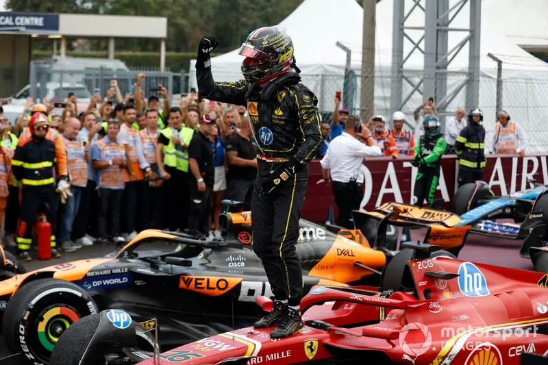 Charles Leclerc, Scuderia Ferrari, 1ère position, fête son arrivée au Parc Ferme