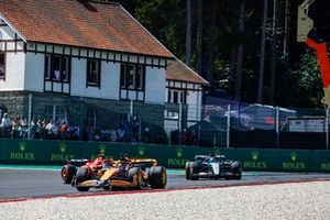 Oscar Piastri, MCL38 McLaren, Carlos Sainz, Ferrari SF-24, George Russell, Mercedes F1 W15