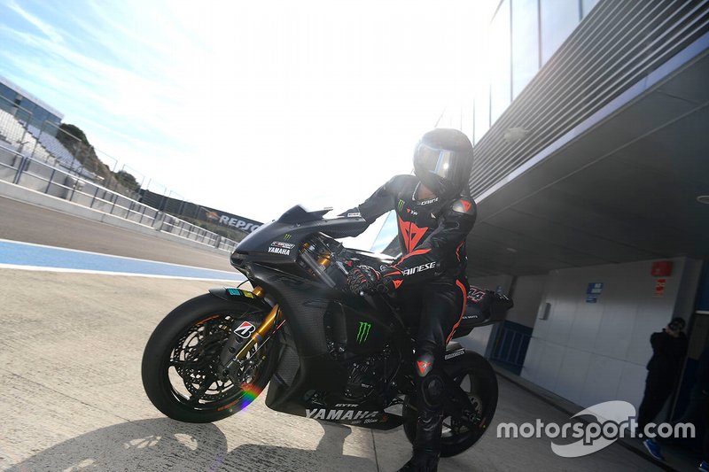Lewis Hamilton probando la Yamaha Superbike