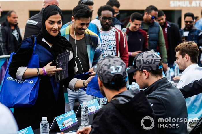 Fan con Stoffel Vandoorne, HWA Racelab, Gary Paffett, HWA Racelab 