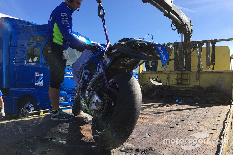 Moto de Joan Mir, Team Suzuki MotoGP después de su caída.