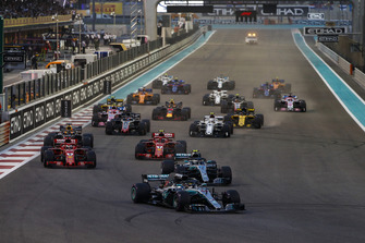 Lewis Hamilton, Mercedes AMG F1 W09, Valtteri Bottas, Mercedes AMG F1 W09, Sebastian Vettel, Ferrari SF71H, Kimi Raikkonen, Ferrari SF71H, Daniel Ricciardo, Red Bull Racing RB14, Max Verstappen, Red Bull Racing RB14 en de rest