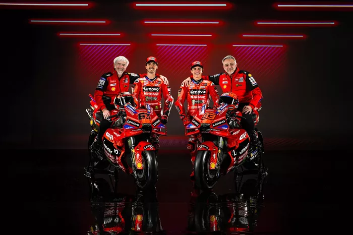 Gigi Dall'Igna, directeur général de Ducati, Francesco Bagnaia, Marc Marquez, Ducati Team, Mauro Grassilli, directeur sportif Ducati