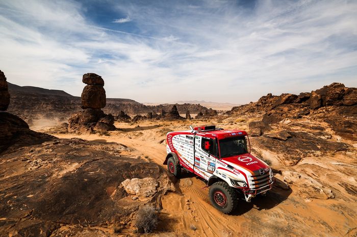 #607 Hino Team Sugawara Hino: Teruhito Sugawara, Hirokazu Somemiya, Yuji Mochizuki