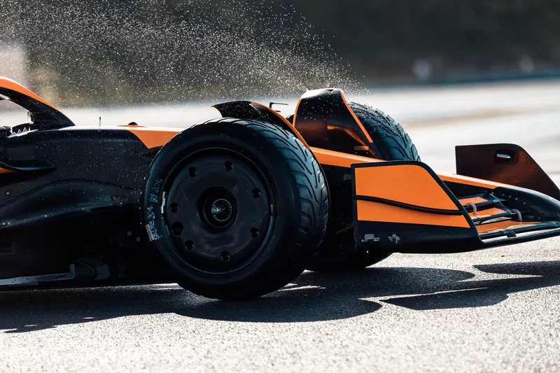 Oscar Piastri, McLaren lors des essais Pirelli