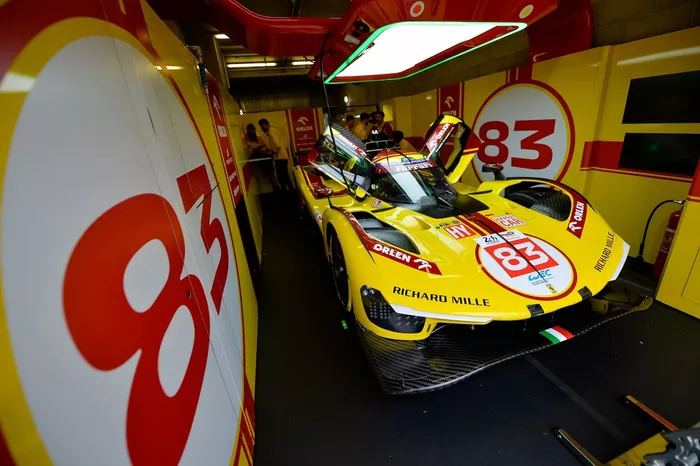 #83 AF Corse Ferrari 499P: Robert Kubica, Yifei Ye, Philip Hanson