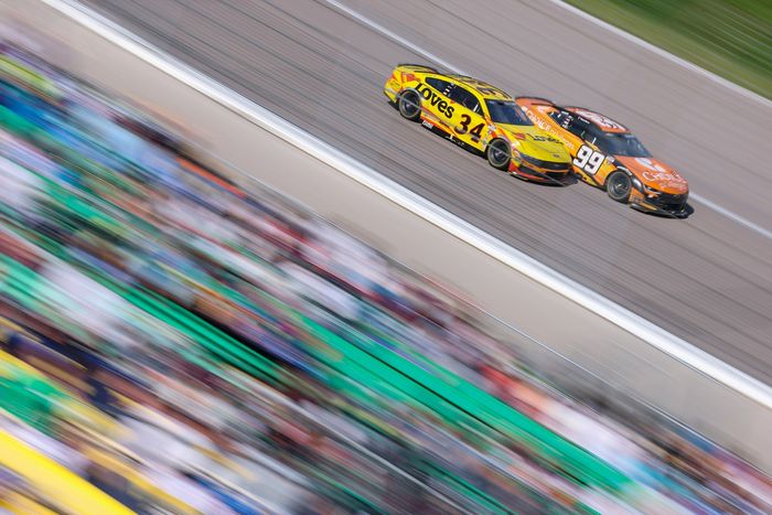 Todd Gilliland, Front Row Motorsports Ford, Daniel Suarez, Trackhouse Chevrolet