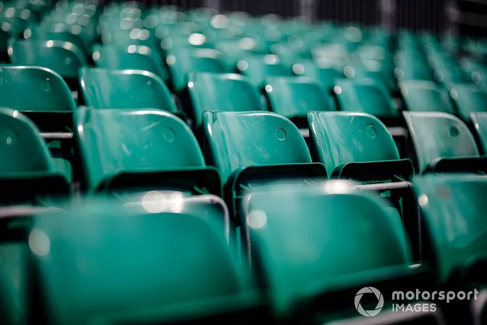 Las tribunas vacías