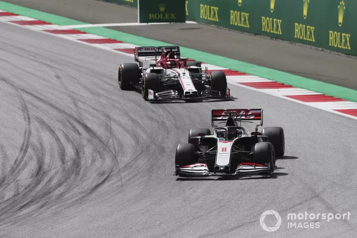 Romain Grosjean, Haas VF-20, Kimi Raikkonen, Alfa Romeo Racing C39
