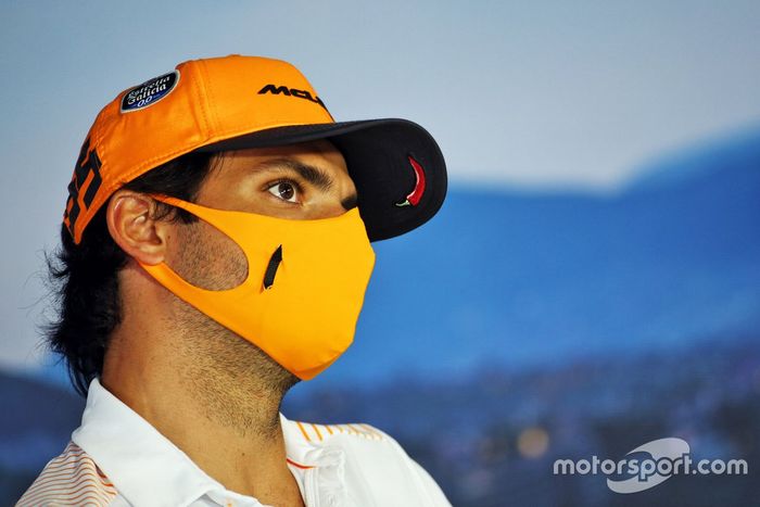 Carlos Sainz Jr., McLaren en la conferencia de prensa