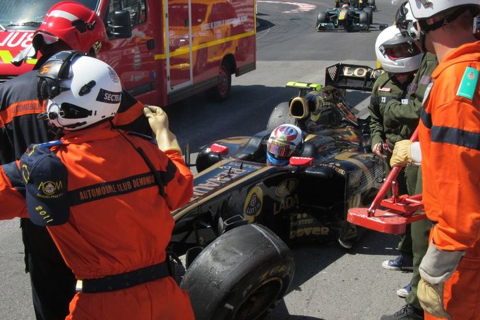 Vitaly Petrov, Lotus Renault GP R31 después del accidente