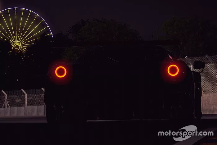 Acción de carrera en la noche