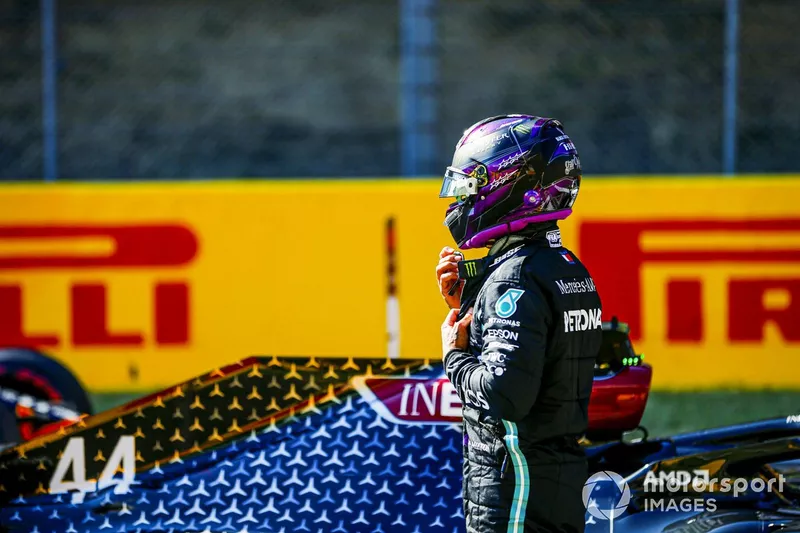 Pole Sitter Lewis Hamilton, Mercedes-AMG F1 al Parc Ferme 