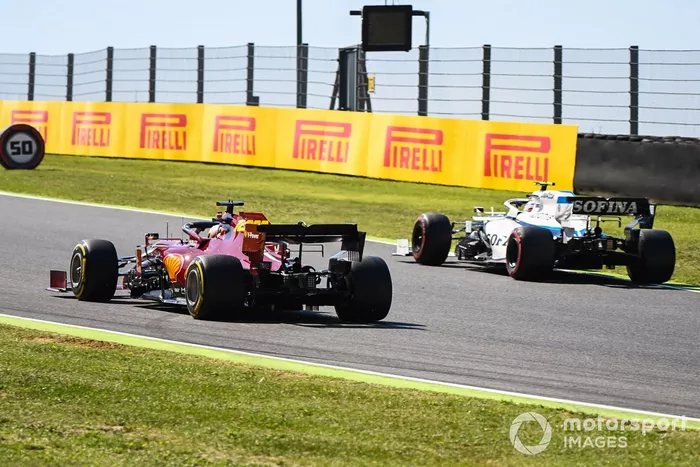 Sebastian Vettel, Ferrari SF1000, sorpassa Nicholas Latifi, Williams FW43