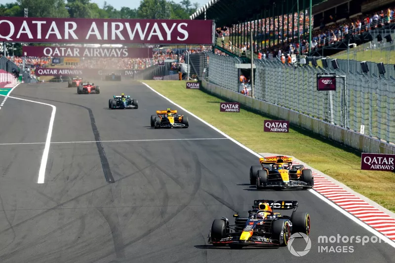 Max Verstappen, Red Bull Racing RB19, Oscar Piastri, McLaren MCL60, Lando Norris, McLaren MCL60