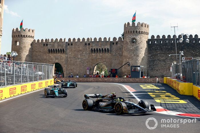 Lewis Hamilton, Mercedes F1 W14, Fernando Alonso, Aston Martin AMR23, Lance Stroll, Aston Martin AMR23