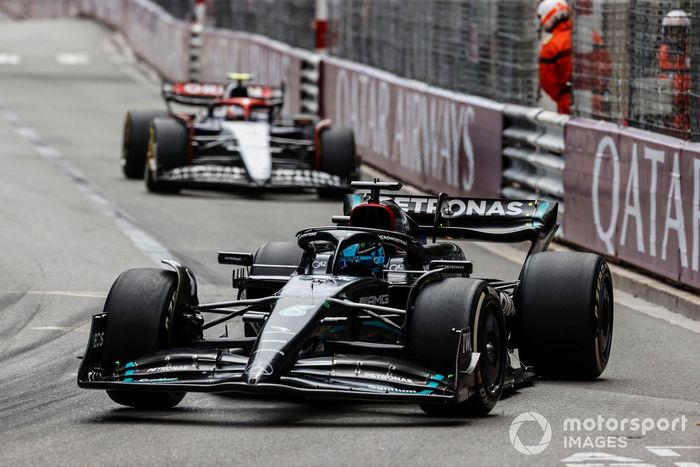 George Russell, Mercedes F1 W14, Yuki Tsunoda, AlphaTauri AT04