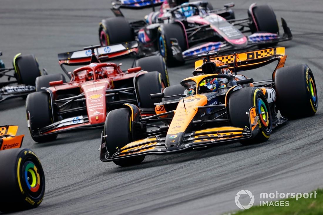 Oscar Piastri, McLaren MCL38, Charles Leclerc, Ferrari SF-24, Pierre Gasly, Alpine A524