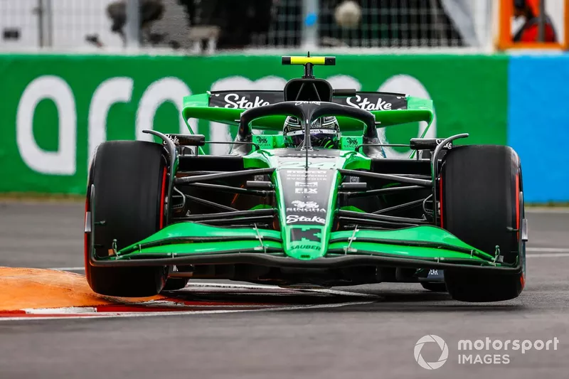 Zhou Guanyu, Stake F1 Team Kick Sauber C44