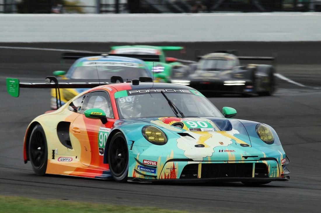 #90 KellyMoss con Riley Porsche 911 GT3 R 992: Jake Pedersen, Kay van Berlo, Riley Dickinson