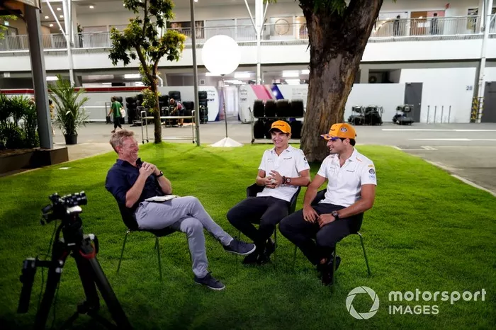 Simon Lazenby, Sky TV entrevista a Lando Norris, McLaren y Carlos Sainz Jr, McLaren 