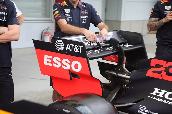 Detalle del alerón trasero del Red Bull Racing RB15