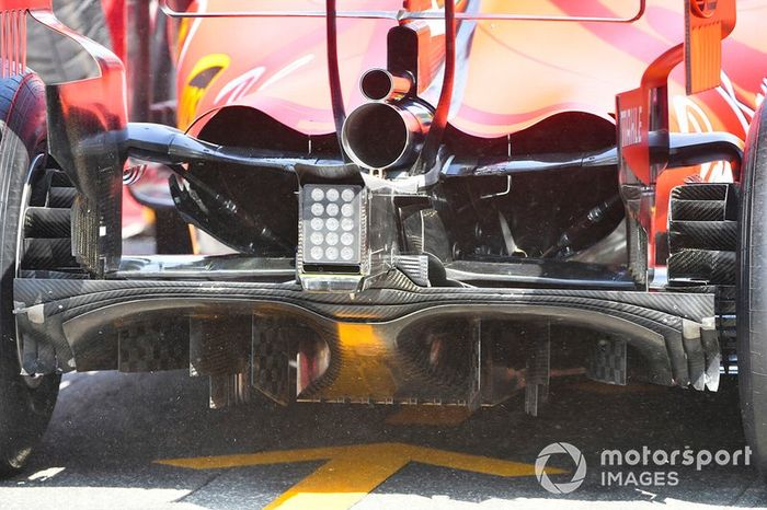 Detalles del escape y difusor del Ferrari SF90