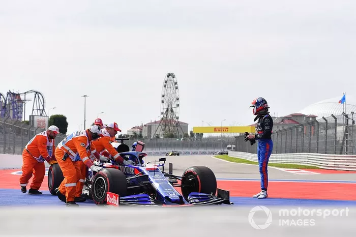 Daniil Kvyat, Toro Rosso, se detiene en la FP1